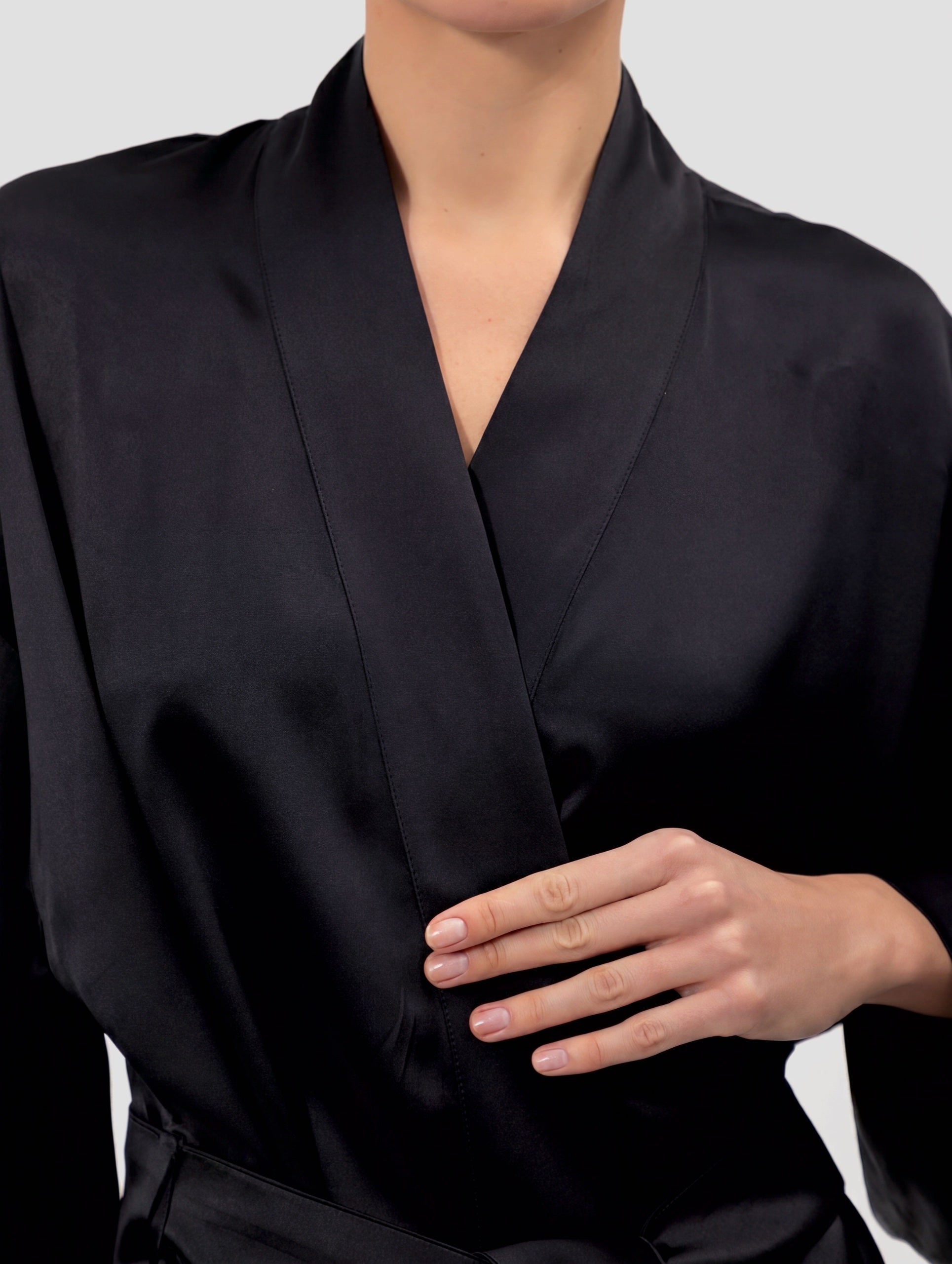 The Lady Silk Long Kimono Robe Crystal Black collar detail