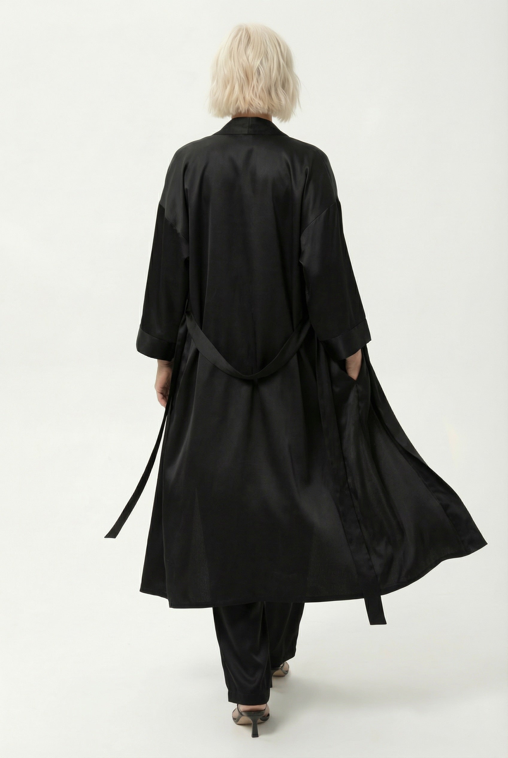 The Lady Silk Long Kimono Robe Crystal Black