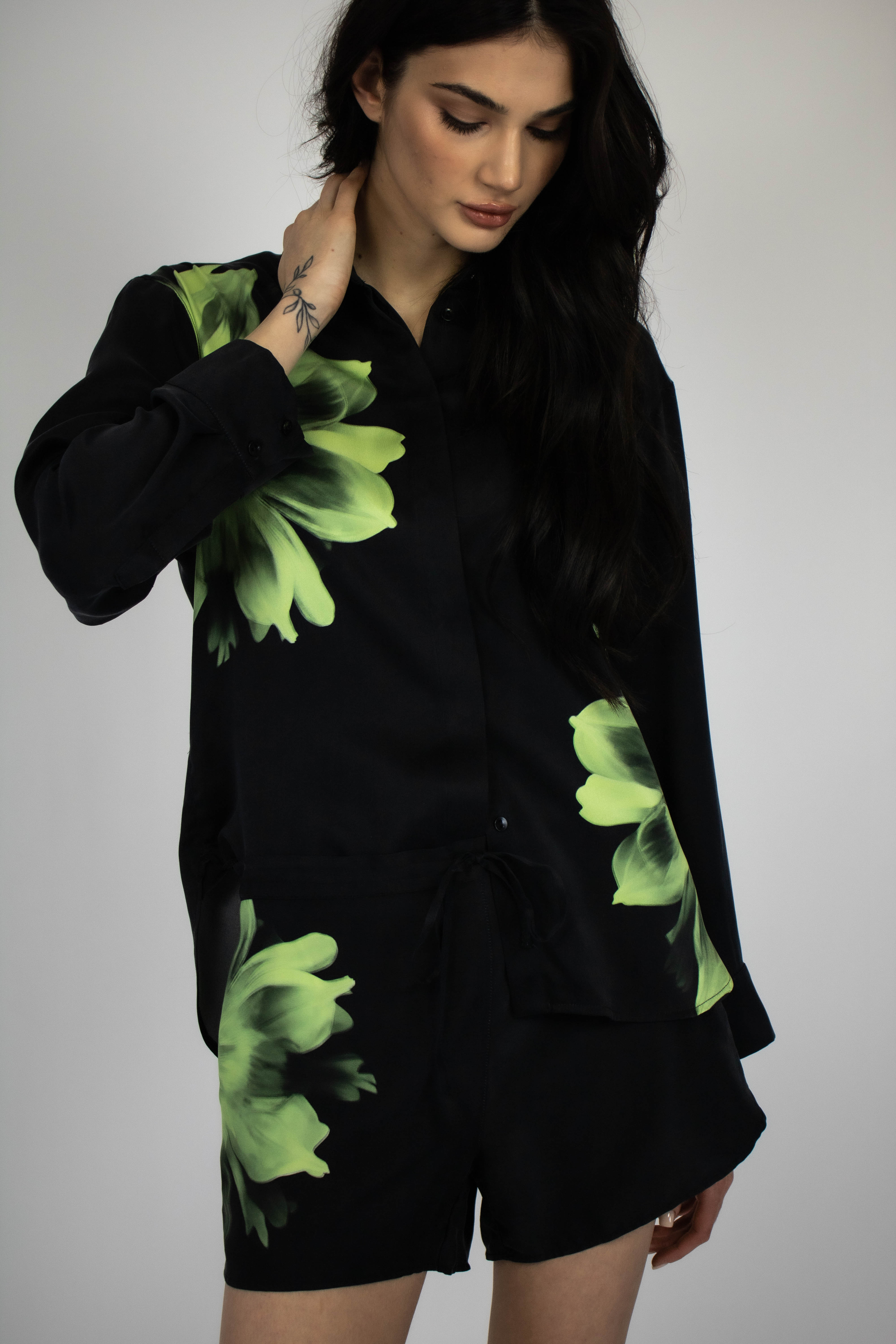 Silk Dreamscape Shorts Black Flower