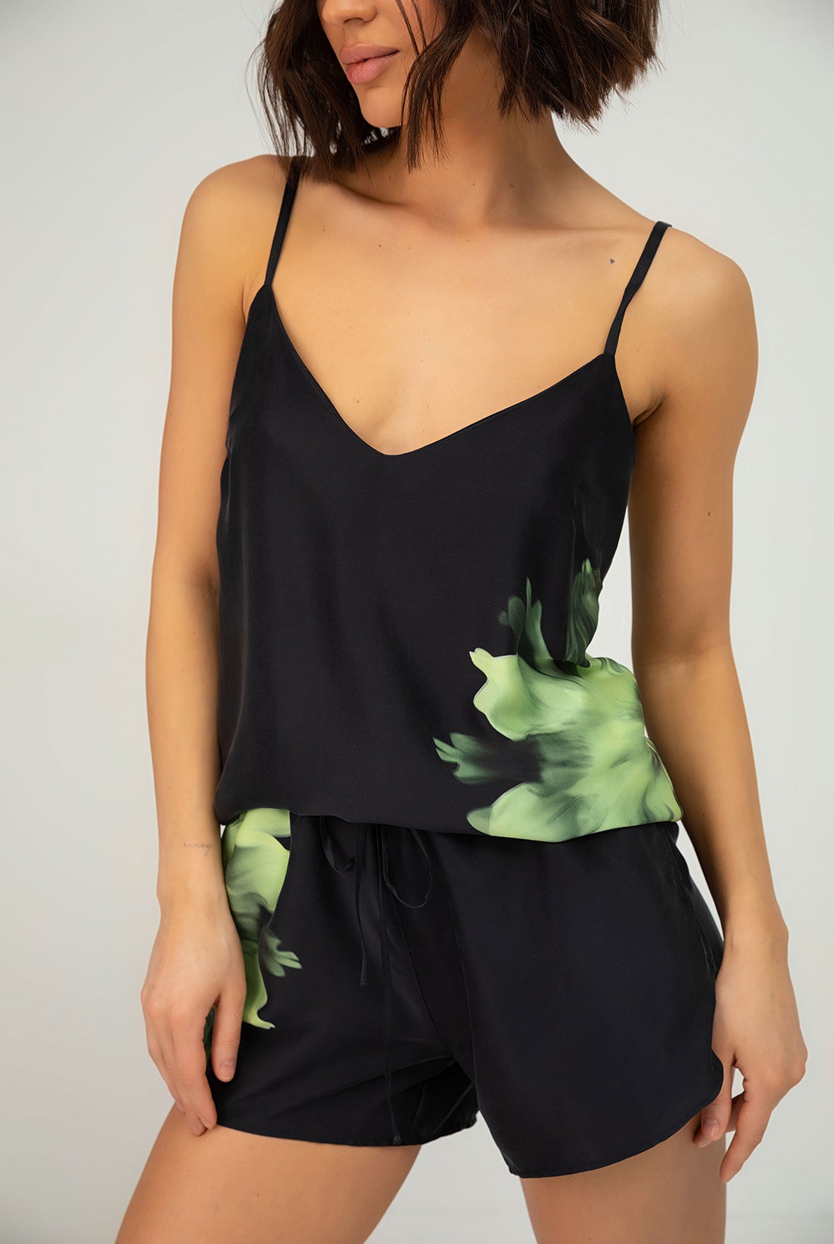 Silk Dreamscape Shorts Black Flower