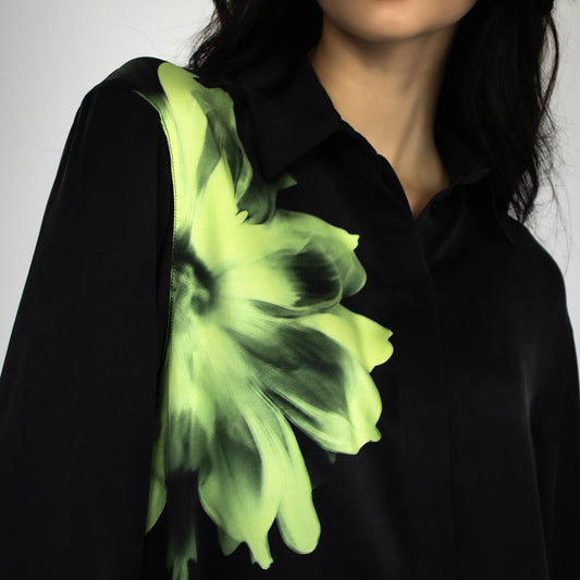 Silk pyjama shirt for women in black with flower print