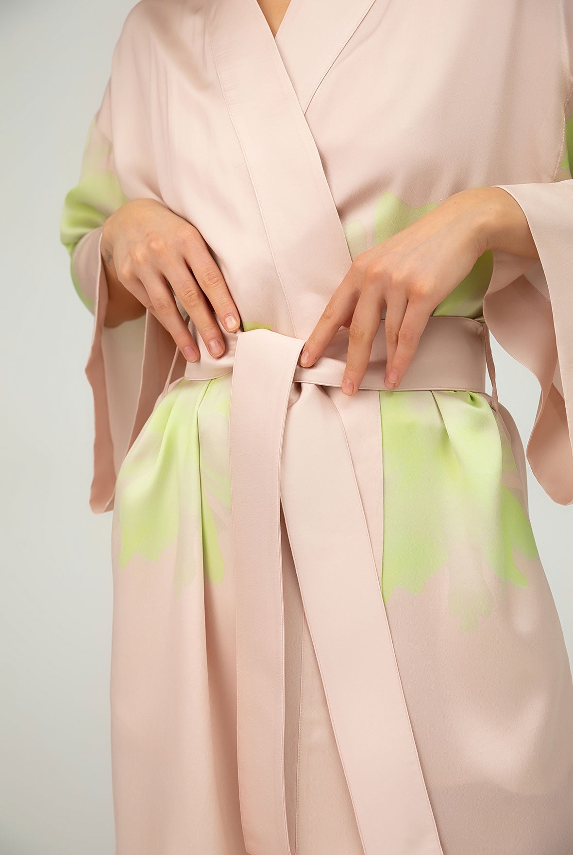 Silk Dreamscape Short Kimono Robe Pink Flower