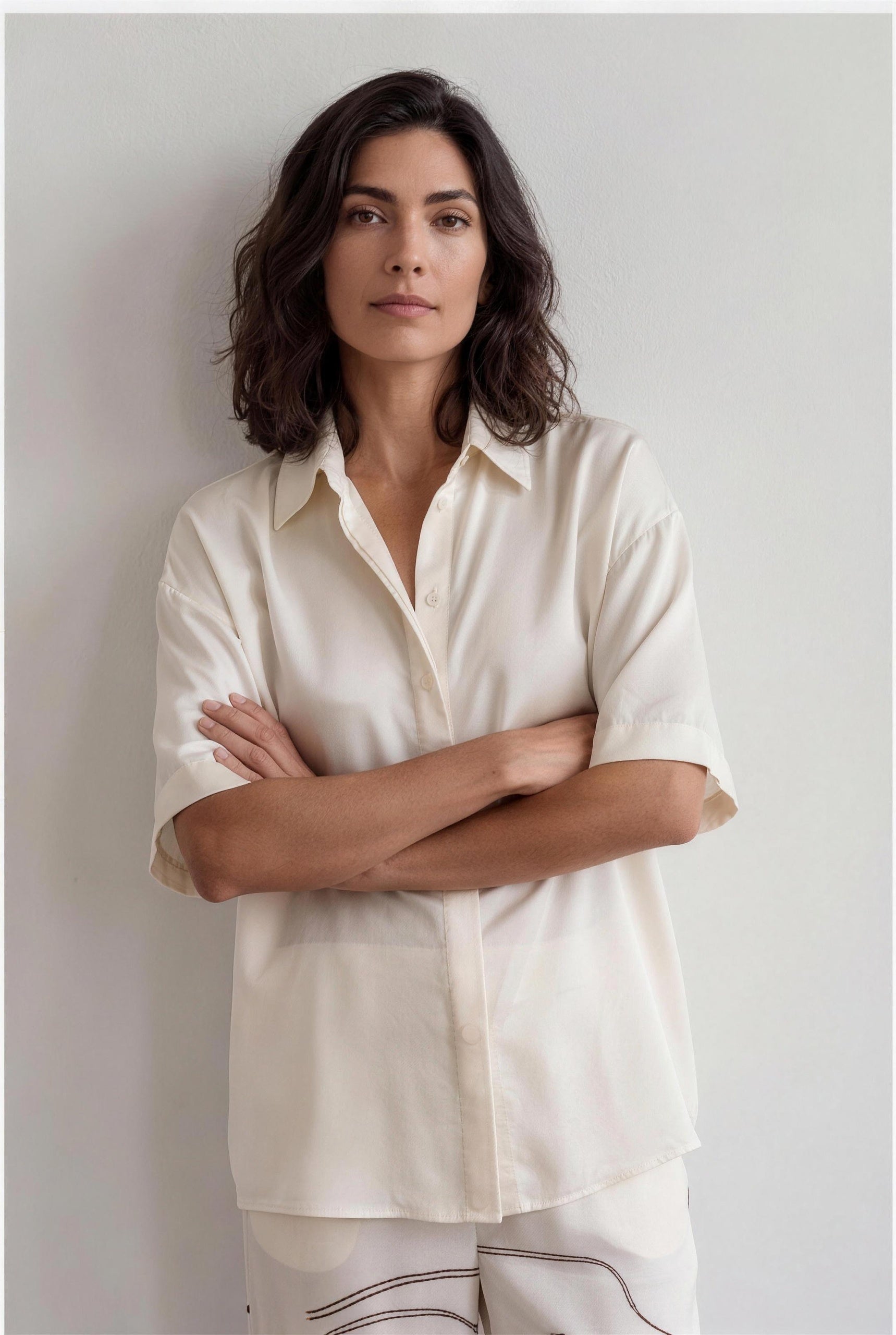 Silk shirt, ivory Earth Sketch, relaxed pose