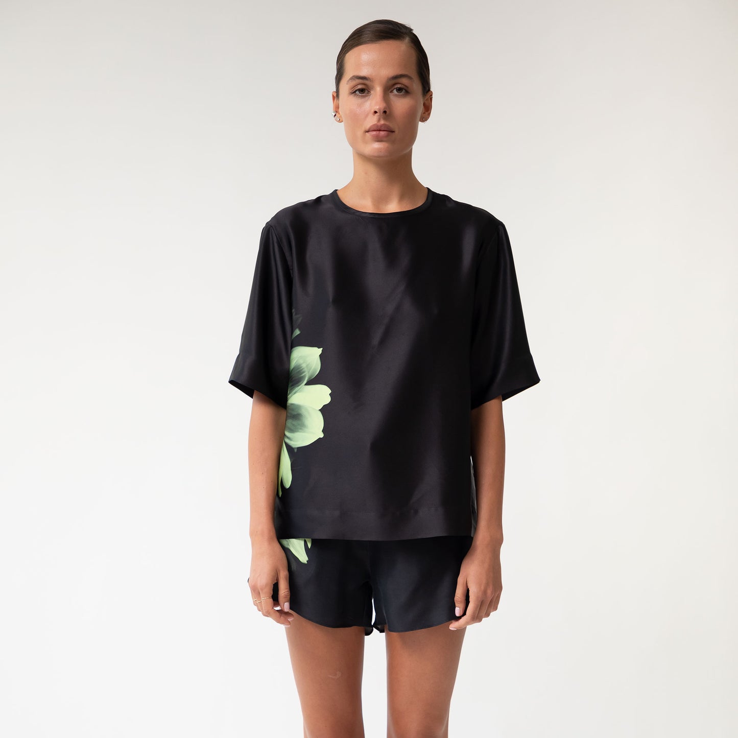 Silk Dreamscape T-shirt Black Flowers