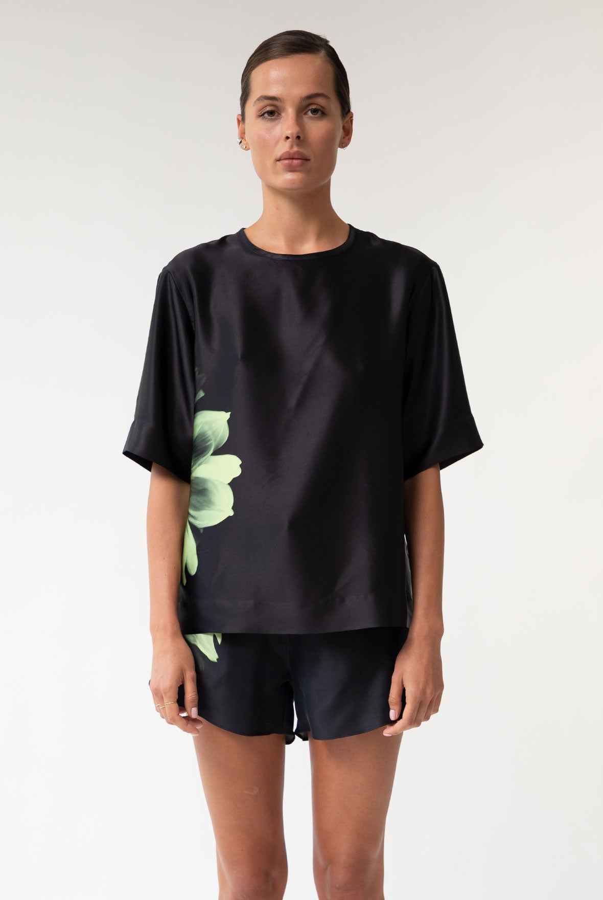 Silk Dreamscape T-shirt Black Flowers