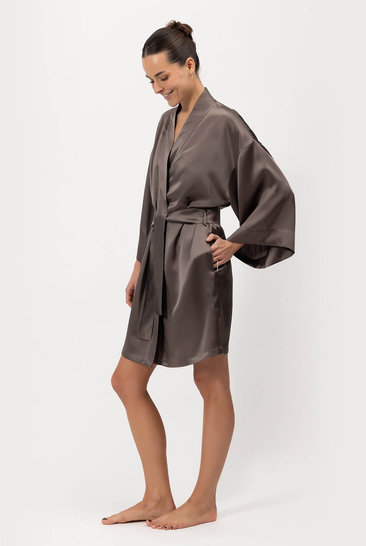 Silk Short Kimono-style Robe The Lady