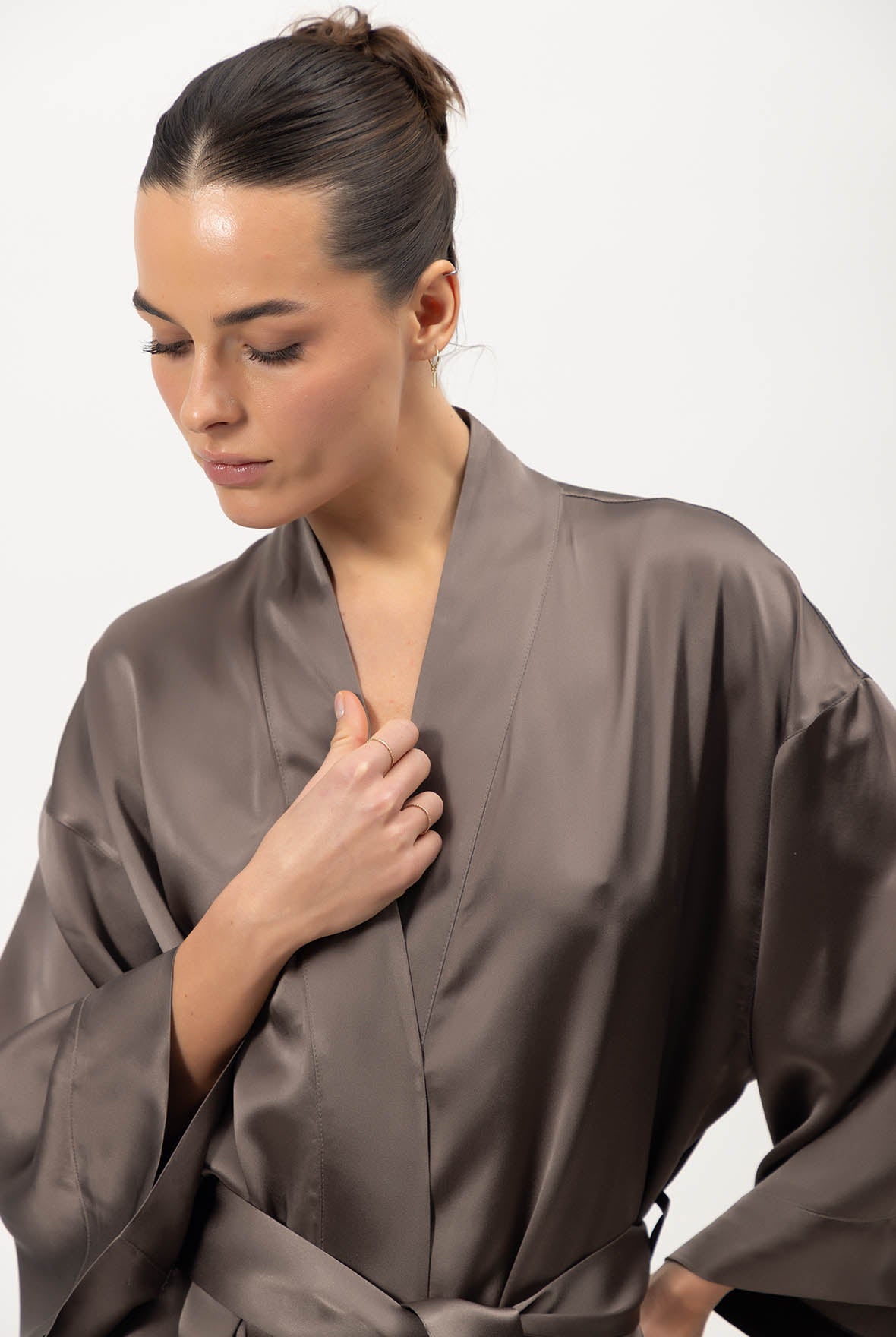 Silk Short Kimono-style Robe The Lady