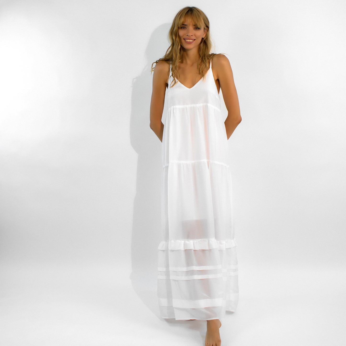 The romantic and sensitive white maxi dress from NOKAYA.