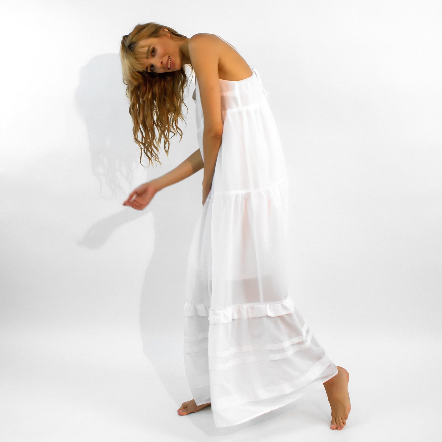 The romantic and sensitive white maxi dress from NOKAYA.