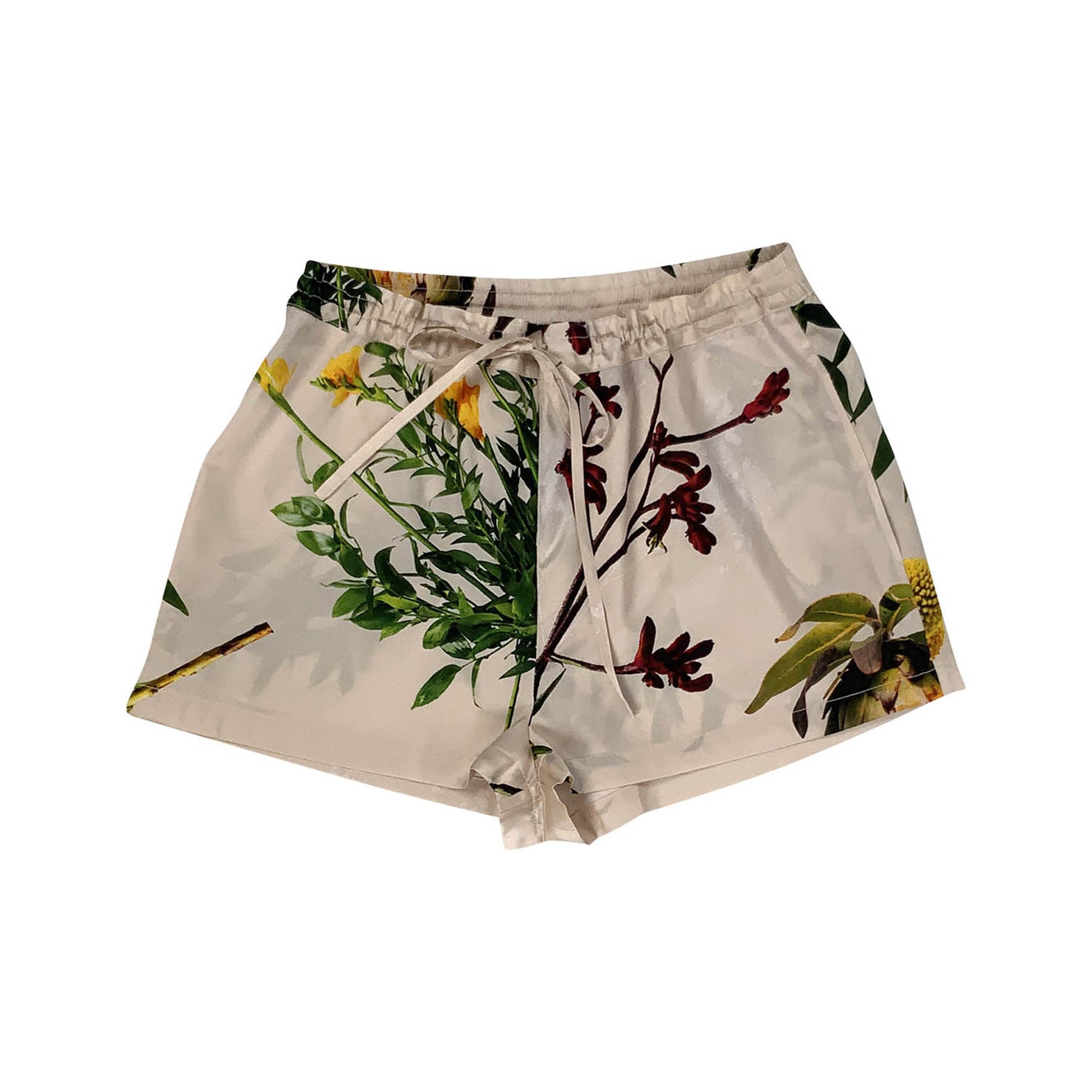 The pyjamas shorts FLYING FLOWER is made from Mulberry silk. They feature an elasticated waistband with a drawstring fastening.