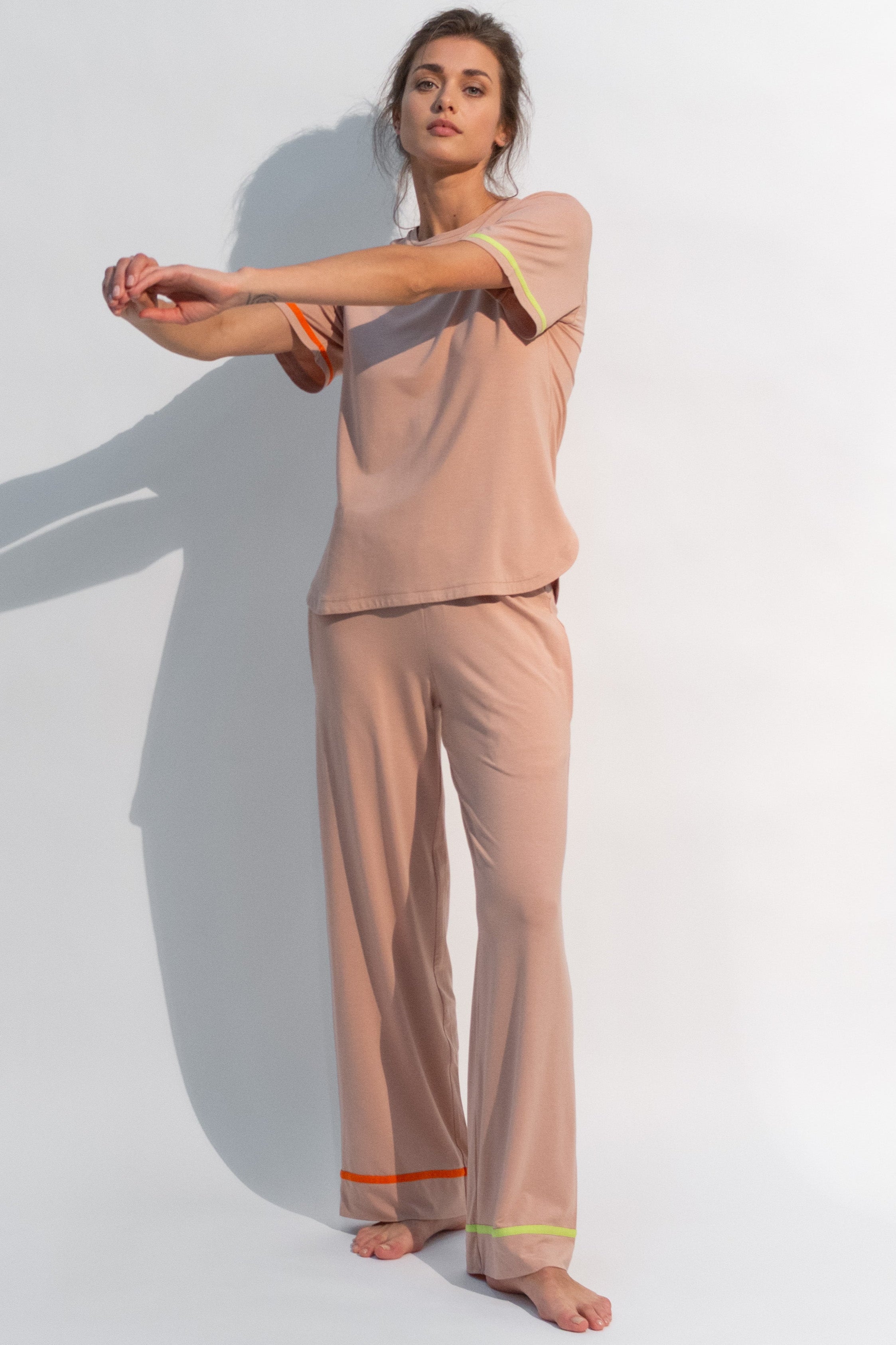Comfortable lounge set from Nokaya and made in the ultra-soft modal. In a sensual, soft sand colour with bright accents. Front look.